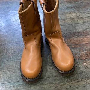 Doc Martin brown leather men’s boot. US size 9 EU size 8.